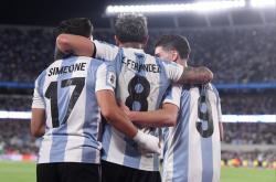 英雄联盟总决赛直播-阿根廷女足球员在南美联赛中取得连胜