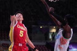 LOL决赛-印度队碾压中国队，石宇奇扛起全队