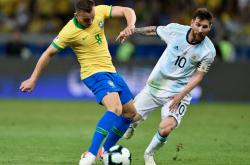 英雄联盟总决赛直播-威廉姆斯翻盘阿斯顿马丁，诺里斯高光表现