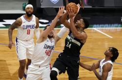 英雄联盟总决赛直播-江苏队力克天津队，字母哥点燃赛场