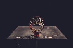 LOL决赛-坚韧之掌，灰熊以团队壁垒稳稳守住胜利，马克西化身撕裂纽约防线的致命冰锥