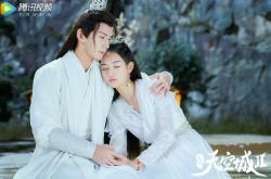 -当文班亚马仰望记分牌，哈利伯顿正在修改联盟秩序