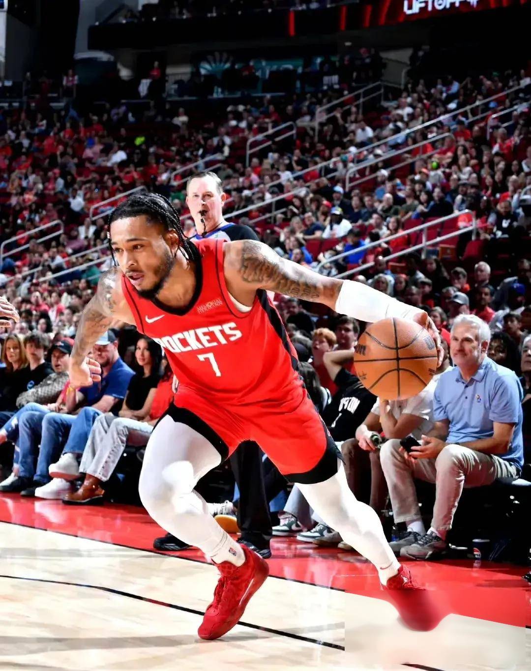 猛龙主场吊打老鹰，抢得东部半决赛开门红的简单介绍