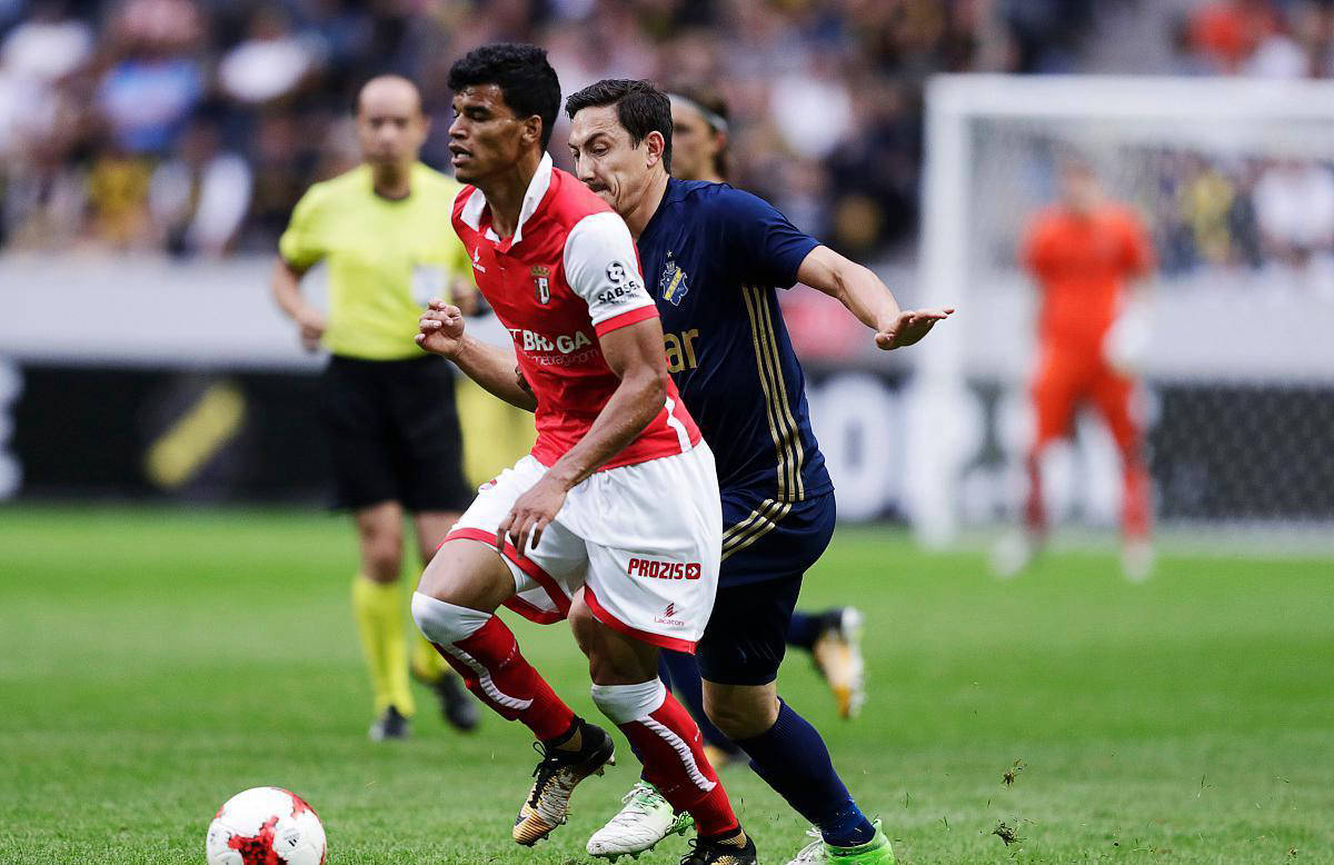 阿贾克斯逆袭击败,冠军即将到来 阿贾克斯逆袭击败,冠军即将到来