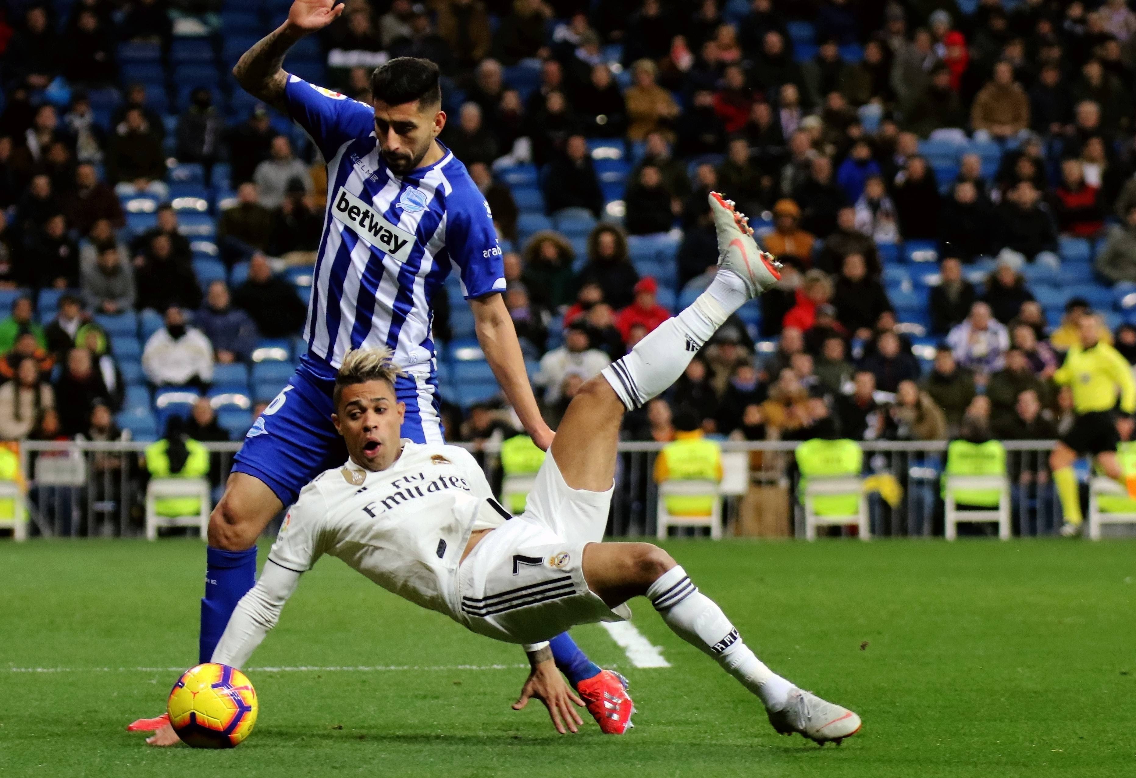 皇马血战维拉利尔,一球险胜 皇马血战维拉利尔,一球险胜