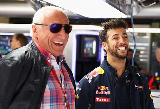 红牛二队鏖战索伯车队，汉密尔顿带队取胜