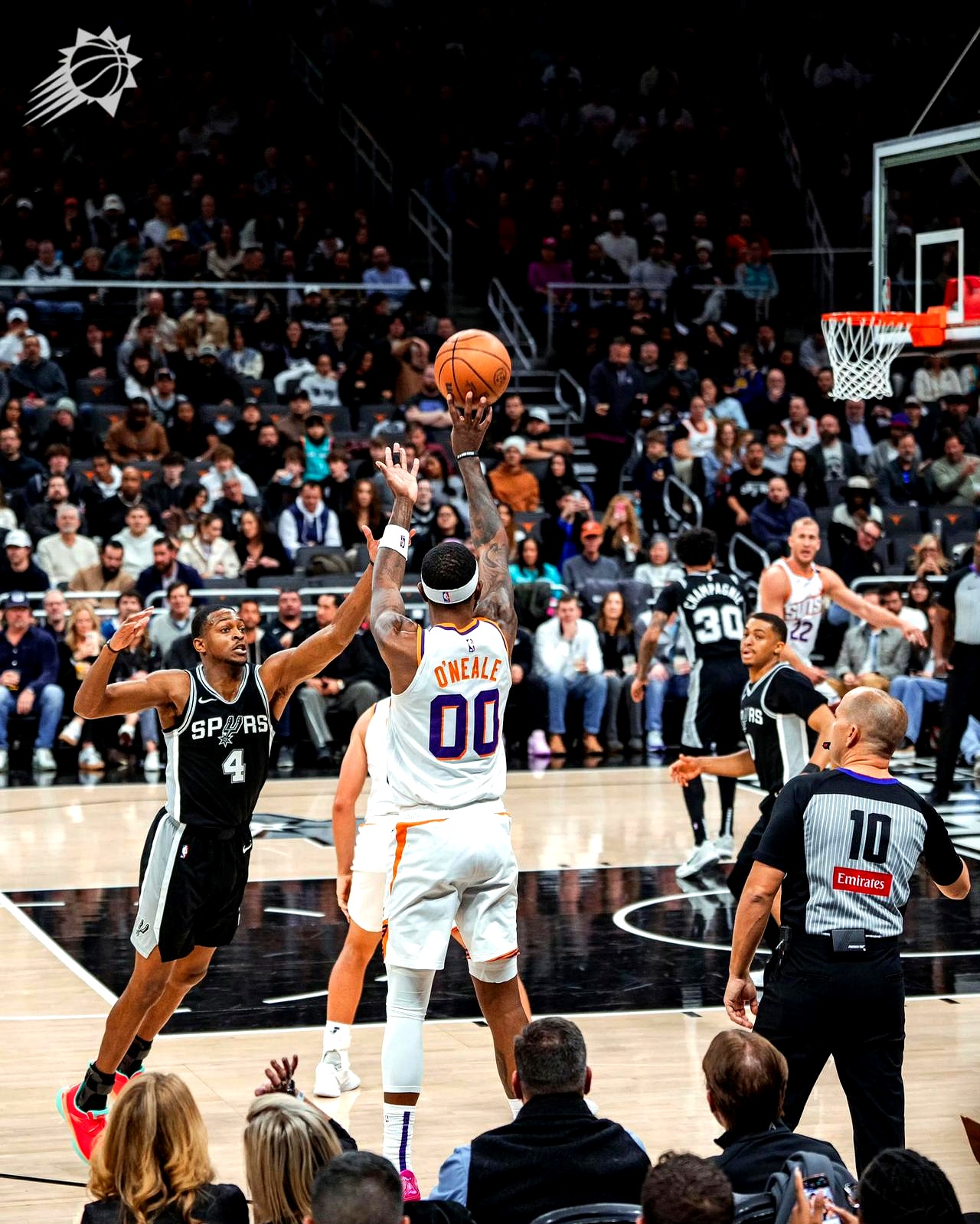 热火翻盘马刺，欧文带队取胜