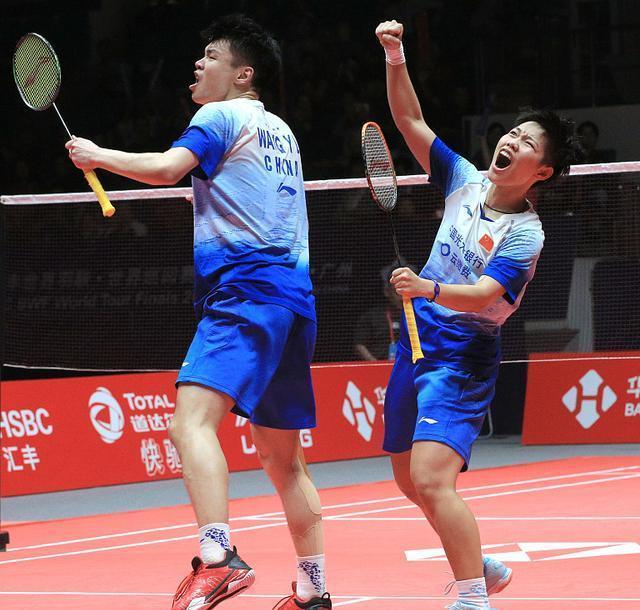 丹麦队险胜德国队，黄鸭组合点燃赛场