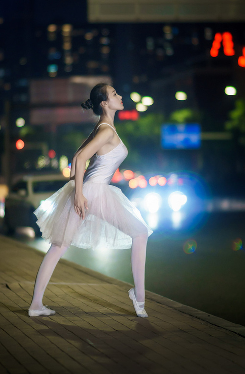 苍穹之下，舞台之上，欧文与那轮不灭的太阳