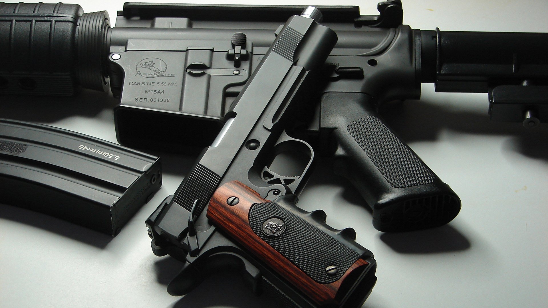 绿旗穿透黄沙，当爱尔兰引擎在吉达的钢铁迷宫中打穿沙特赛道