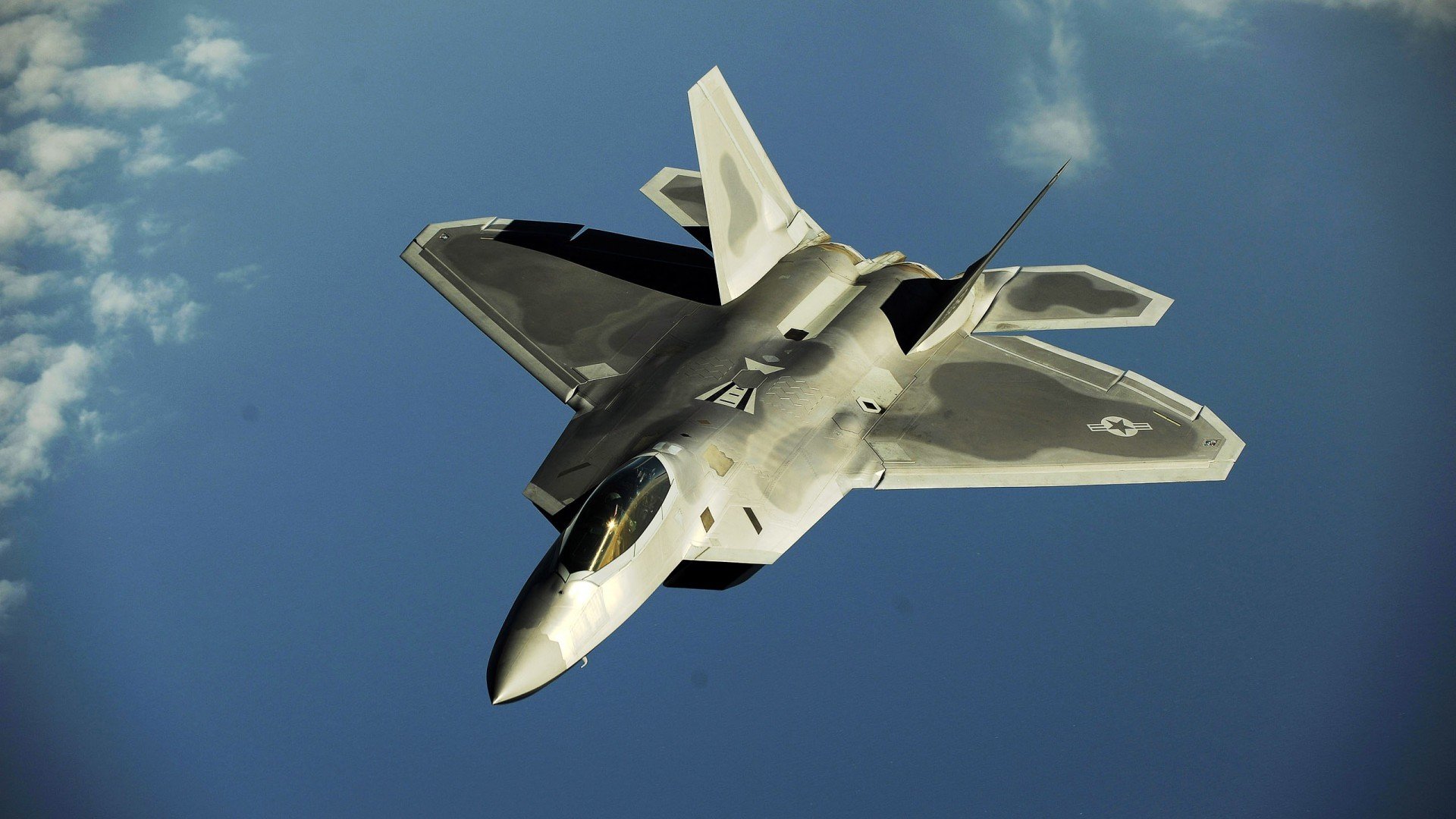 跨越运动的共鸣,当加拿大的冰刃封喉亚特兰大,本泽马的利剑刺穿寂静